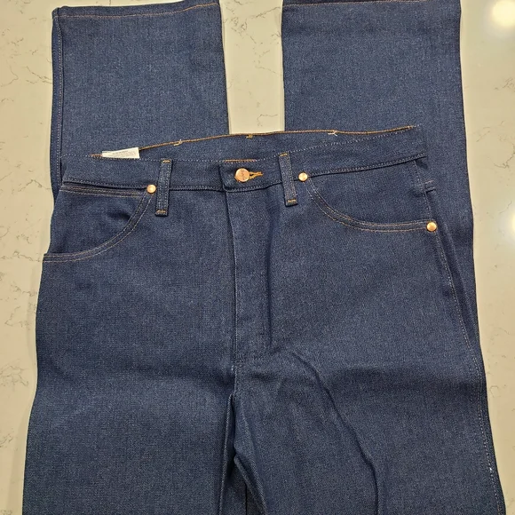 Wrangler's 936 Rigid Blue 34 x 33 Cowboy Cut - Picture 4 of 8